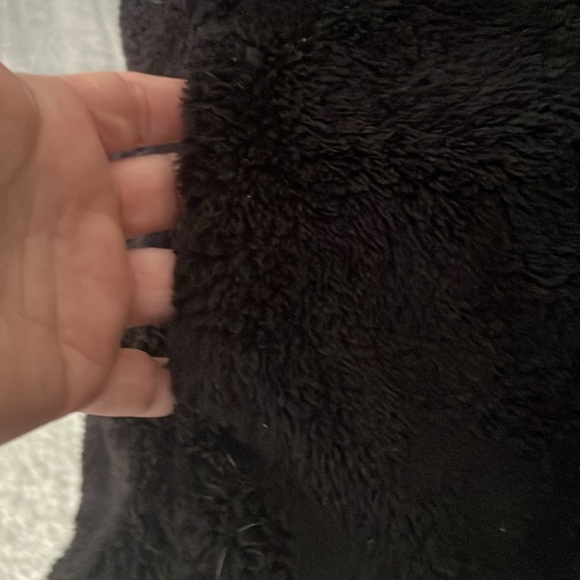 Ladies Croft & Barrow faux fur full-front zip up vest, black, size PL - Picture 4 of 4